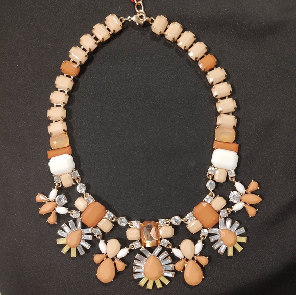 Daisy necklace. New. - Picture 11 of 14
